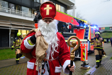 Bild zur Presseinformation "Tatütata – die Feuerwehr samt Nikolaus ist da"